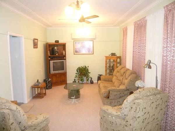 PURSE PLEASING PRICE! Picture