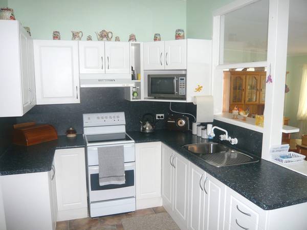 PURSE PLEASING PRICE! Picture