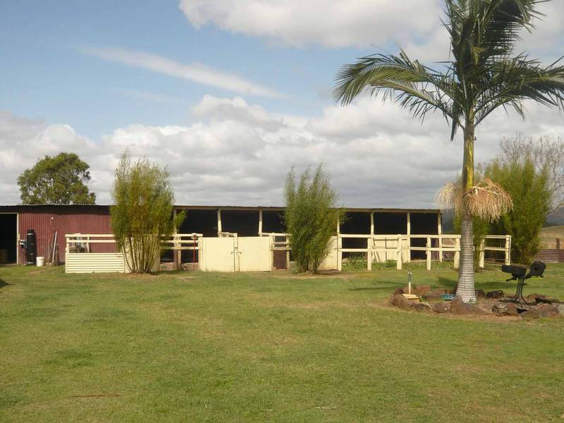 HORSE PROPERTY - 25 ACRES & HOME! Picture