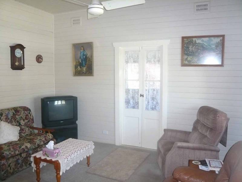 LOCATION COUNTS...EASY WALK TO TOWN Picture 2