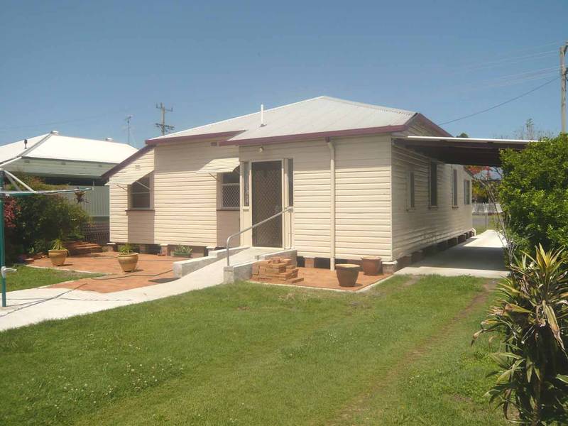 LOCATION COUNTS...EASY WALK TO TOWN Picture 3