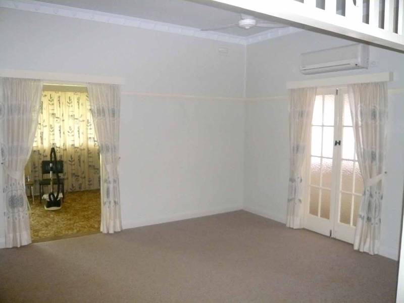 NEXT DOOR TO EVERYTHING! Picture 3