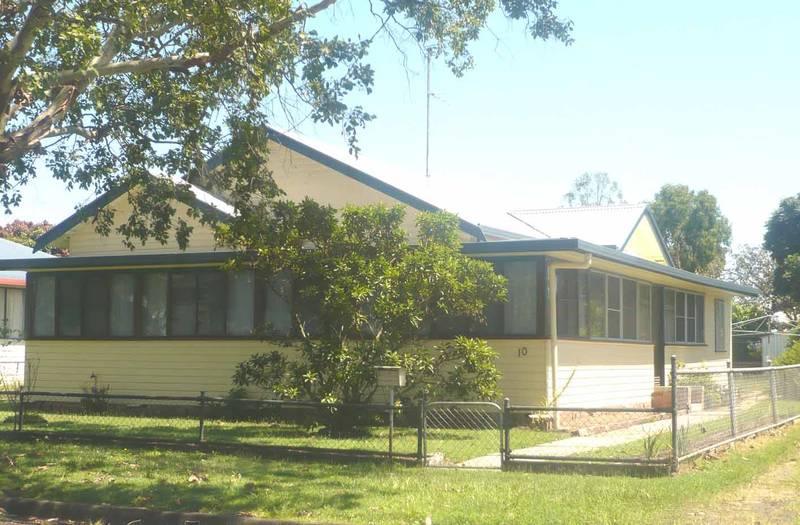 NEXT DOOR TO EVERYTHING! Picture 1