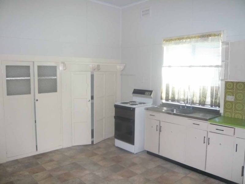 NEXT DOOR TO EVERYTHING! Picture 2