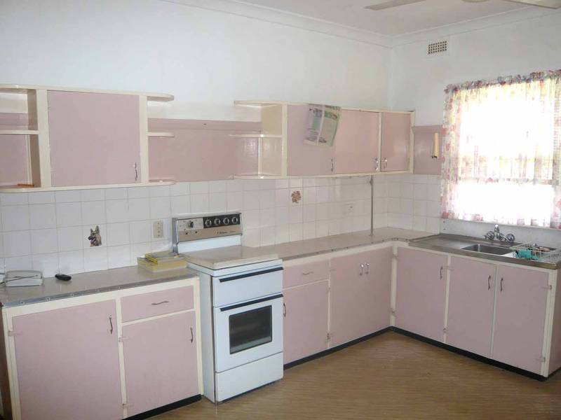 CLASSIC HOME - MOVE STRAIGHT IN Picture