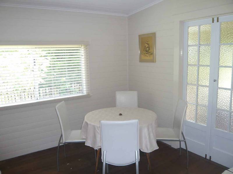 CHARMING HOME A SURE WINNER! Picture 2