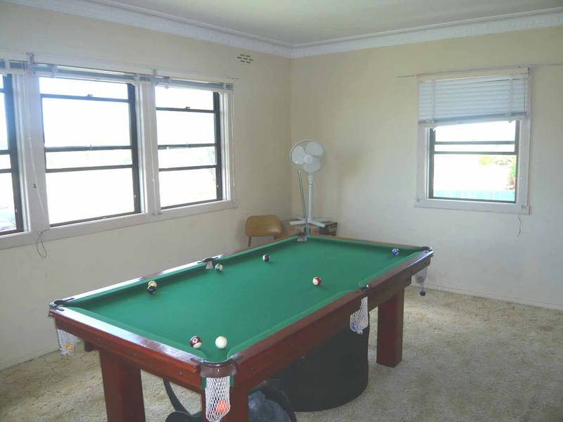 NEAT & AFFORDABLE SOUTHSIDE HOME Picture