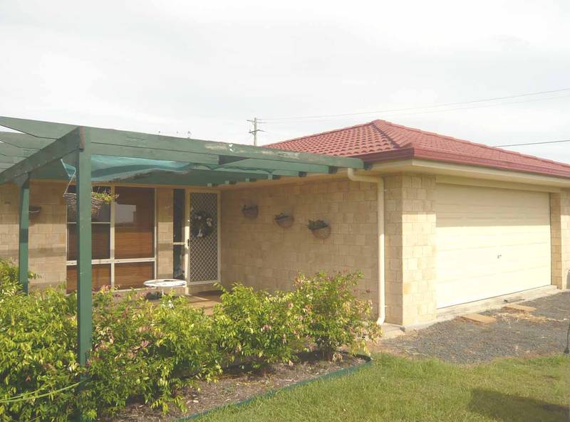 OUT OF TOWN LIVING PRICED FOR A DEAL Picture 1