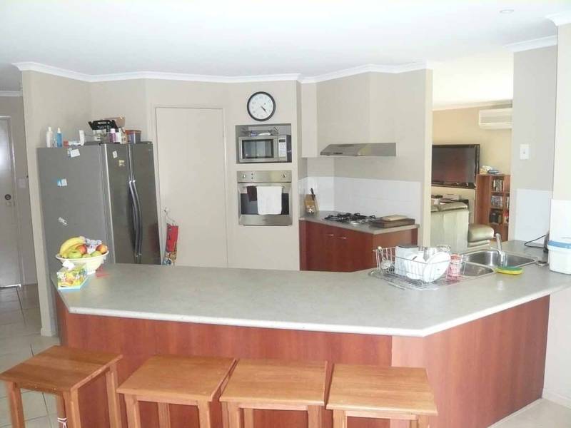 OUT OF TOWN LIVING PRICED FOR A DEAL Picture 3