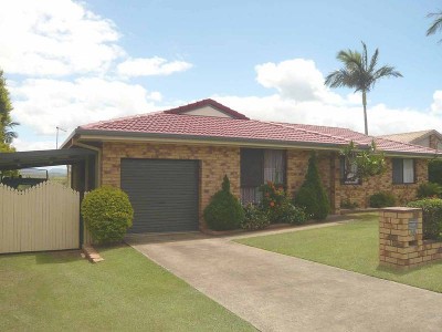 FAMILY HOME IN DESIREABLE LOCATION Picture