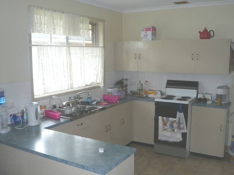 HERE'S A BRICK & TILE OPPORTUNITY Picture 2