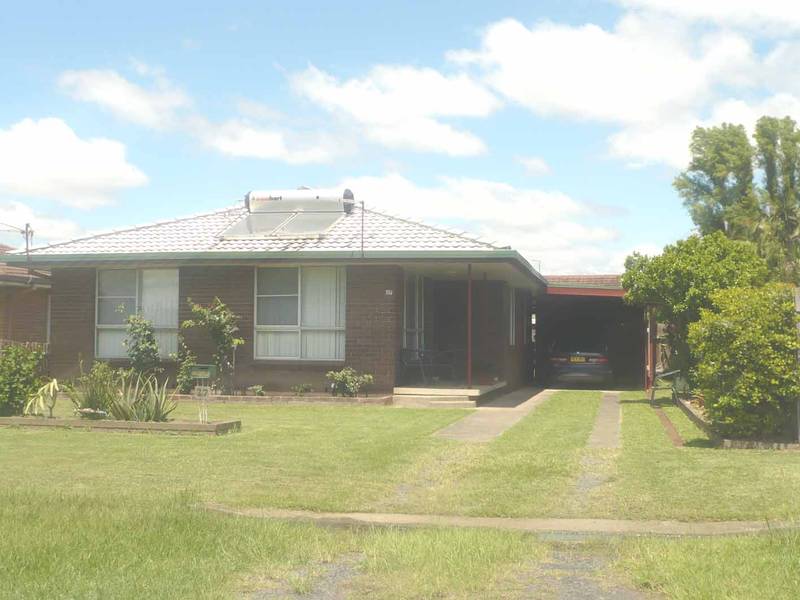 HERE'S A BRICK & TILE OPPORTUNITY Picture 1