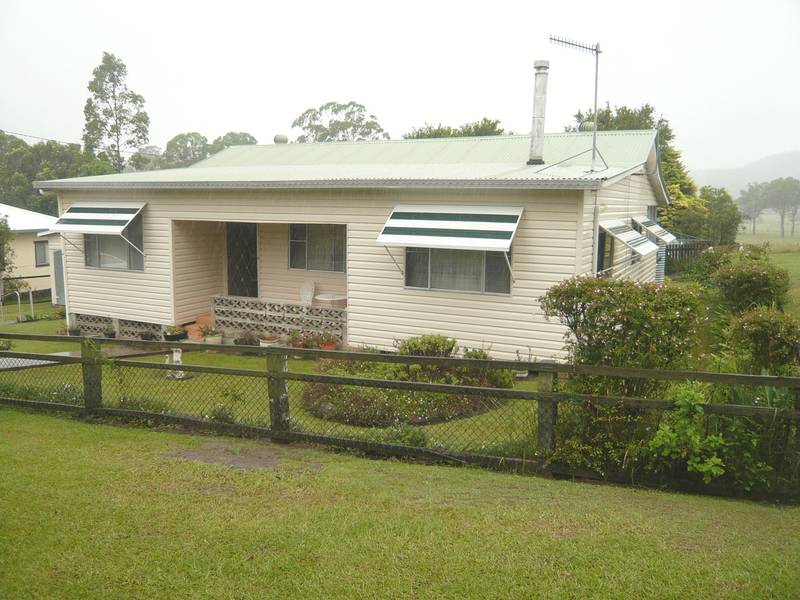 WELL PRESENTED HOME IN QUIET STREET Picture 1