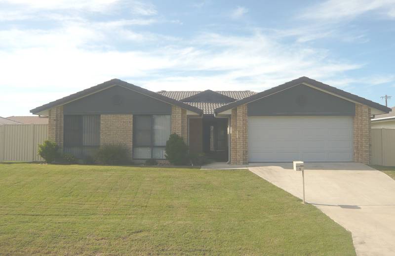 FAMILY HOME SURE TO IMPRESS! Picture 1