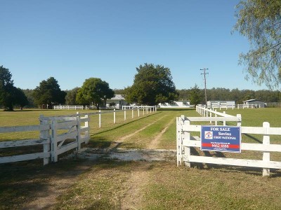 LIFESTYLE ACREAGE WITH TWO HOMES - LIVE IN ONE & RENT THE OTHER Picture