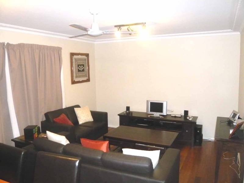 STUNNINGLY RENOVATED Picture 3