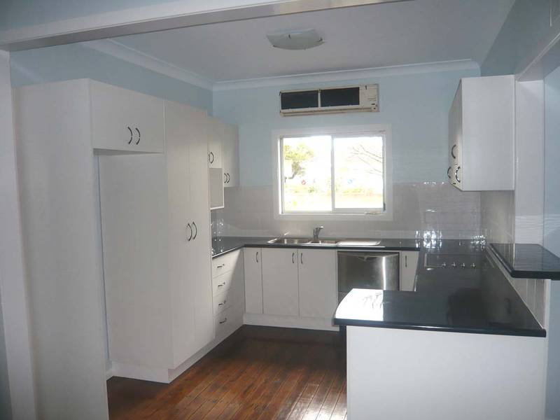 RENOVATED HOME CLOSE TO TOWN Picture 2