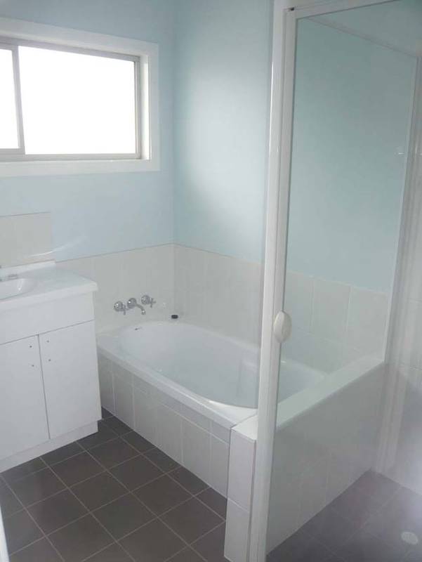 RENOVATED HOME CLOSE TO TOWN Picture 3