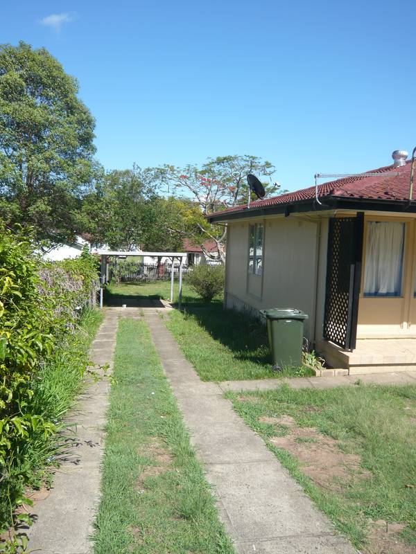 Neat & Tidy 3 bedroom home Picture 2