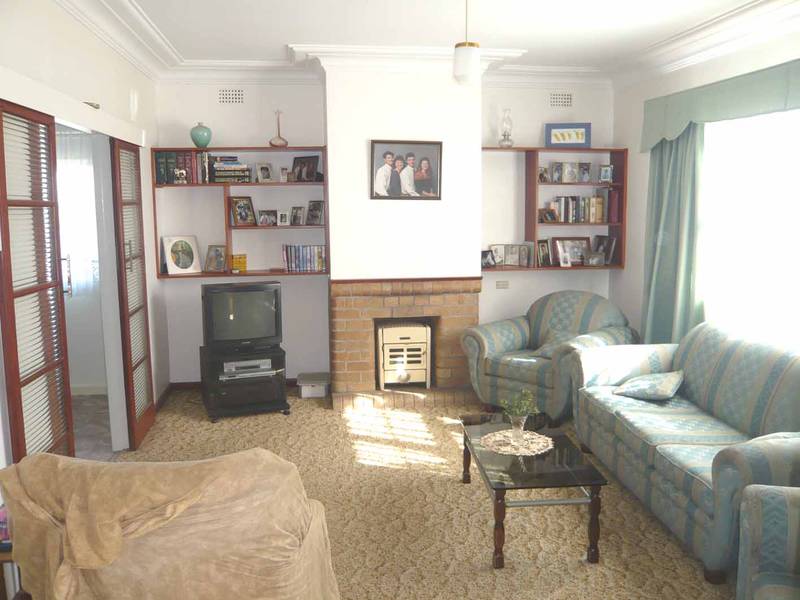 SUPER CONVENIENT LOCATION Picture 2