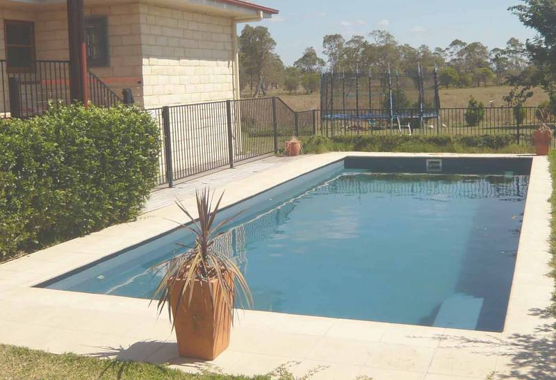 DESIGNER LIVING IN EXCLUSIVE AREA Picture 2