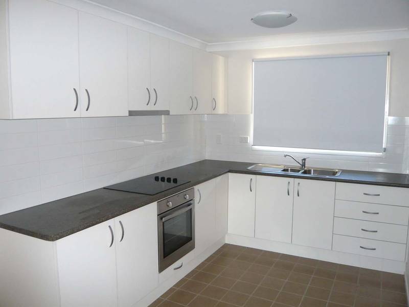 NEWLY RENOVATED 2 BEDROOM UNIT! Picture 3