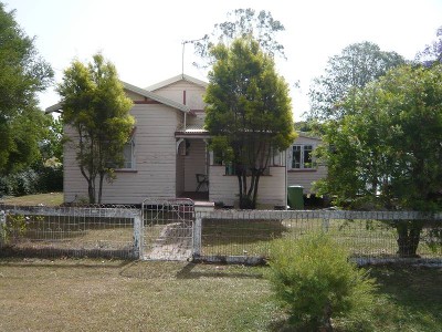 Older style 3 bedroom home in quiet area Picture