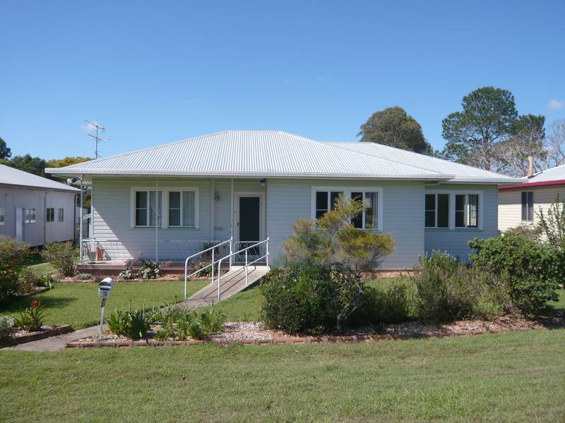 3 bedroom home in good area Picture 2