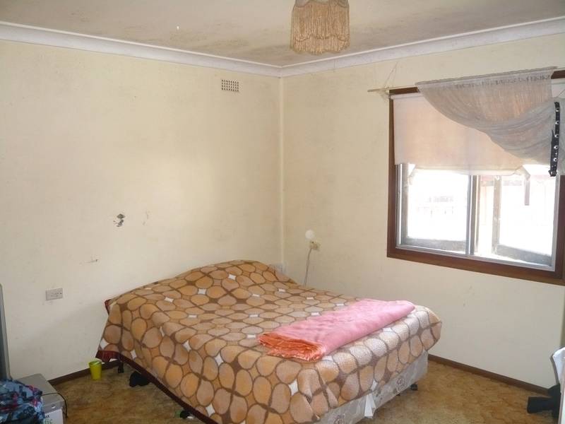 BUDGET BUYING! - DON'T MISS THIS ONE Picture 2