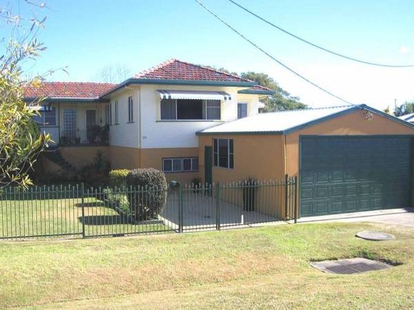 FAMILY HOME WITH ENORMOUS POTENTIAL Picture 1