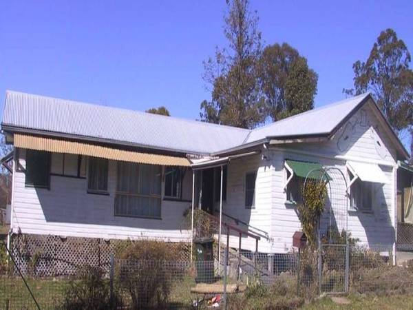 FREEHOLD STORE & RESIDENCE Picture 2
