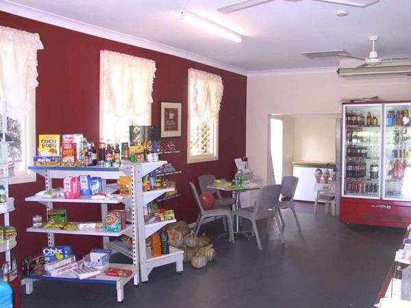 FREEHOLD STORE & RESIDENCE Picture 3