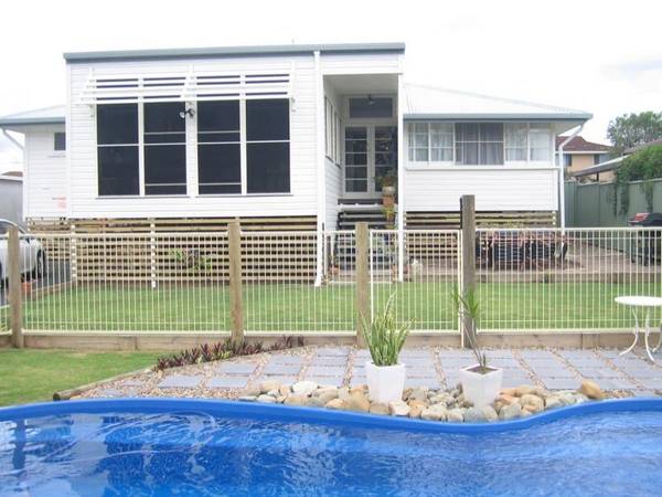 LUXURY RIVERFRONT HOME OF YESTERYEAR Picture 1