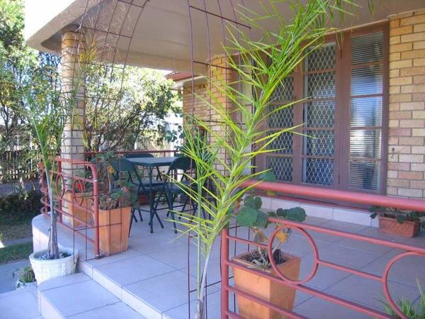 QUIET & CONVENIENT - 1950's SPLENDOUR Picture