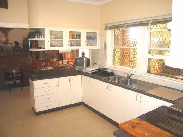 QUIET & CONVENIENT - 1950's SPLENDOUR Picture