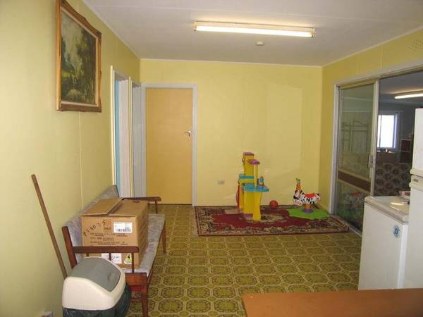 SMALL ACREAGE - HANDY TO TOWN Picture 2