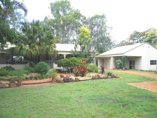 COTTAGE STYLE HOME WITH VALLEY VIEWS Picture 1