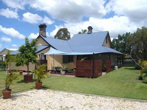 OLD WORLD CHARM & CONVENIENCE Picture 1