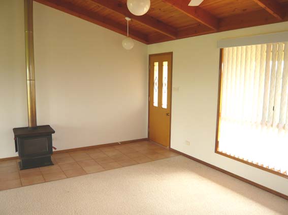 COUNTRY LIFESTYLE ONLY 10 MINUTES FROM CASINO Picture 2