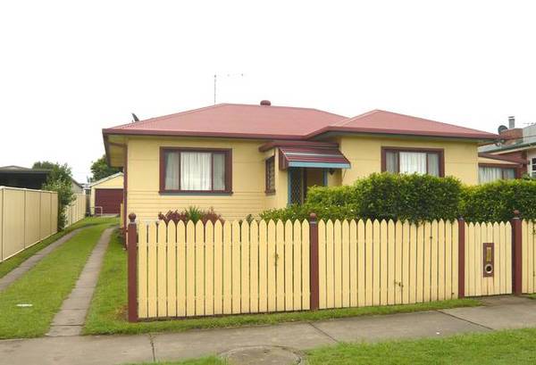 FAMILY HOME IN CONVENIENT LOCATION Picture 1