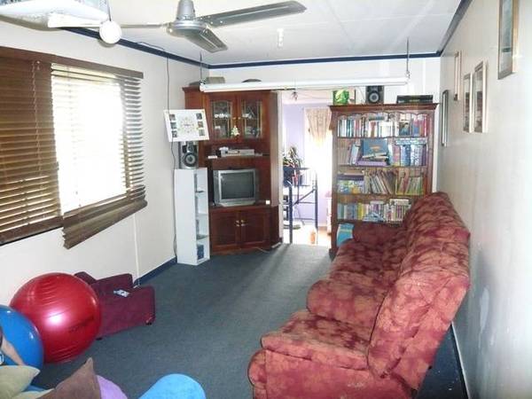 URGENT SALE REQUIRED - PRICED TO SELL! Picture 3