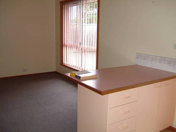 Units Close to Uni Picture 2