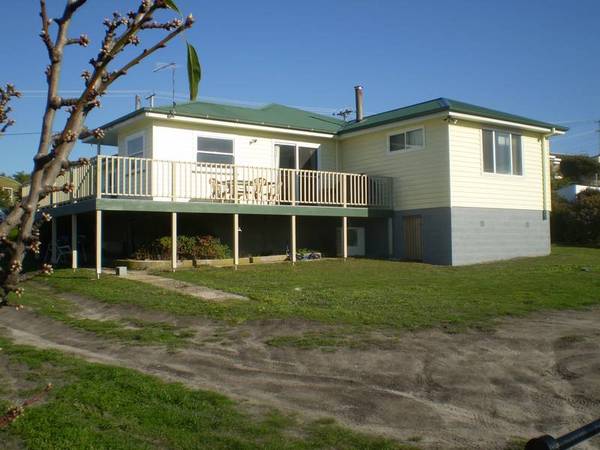 300 Metres to the Beach Picture 1