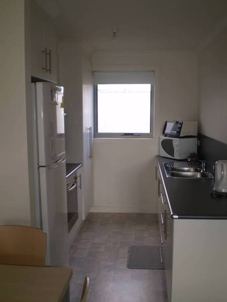 COMFORTABLE MODERN LIVING Picture 2