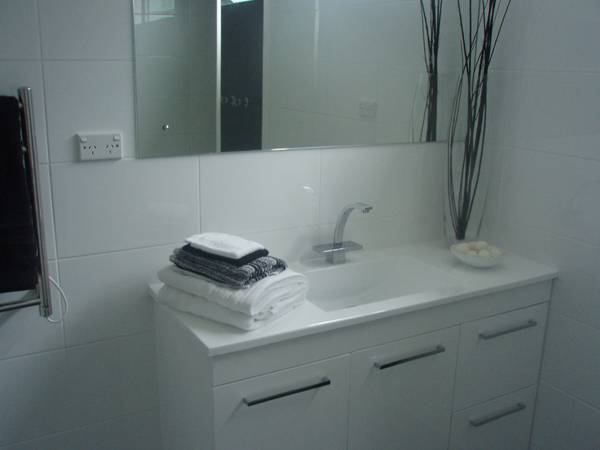 A SANCTUM OF INNER CITY CHIC - FULLY FURNISHED Picture A SANCTUM OF INNER CITY CHIC - FULLY FURNISHED Picture