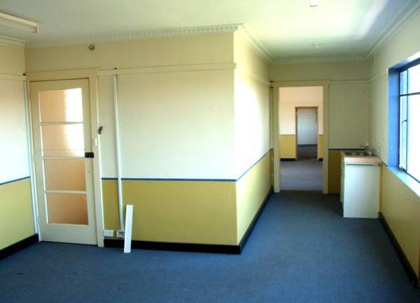 IDEALLY LOCATED RETAIL/FACTORY/WAREHOUSE Picture 3