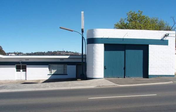 IDEALLY LOCATED RETAIL/FACTORY/WAREHOUSE Picture 1