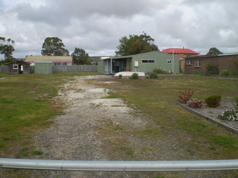 Brilliant Location on 1.024 acres Picture 1