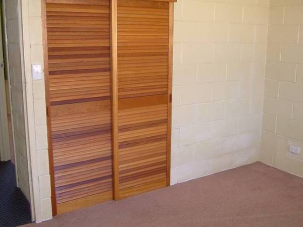 IDEALLY LOCATED FOR THE STUDENTS Picture