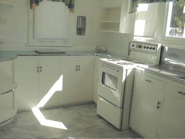 COMFORTABLE CHARACTER HOME Picture